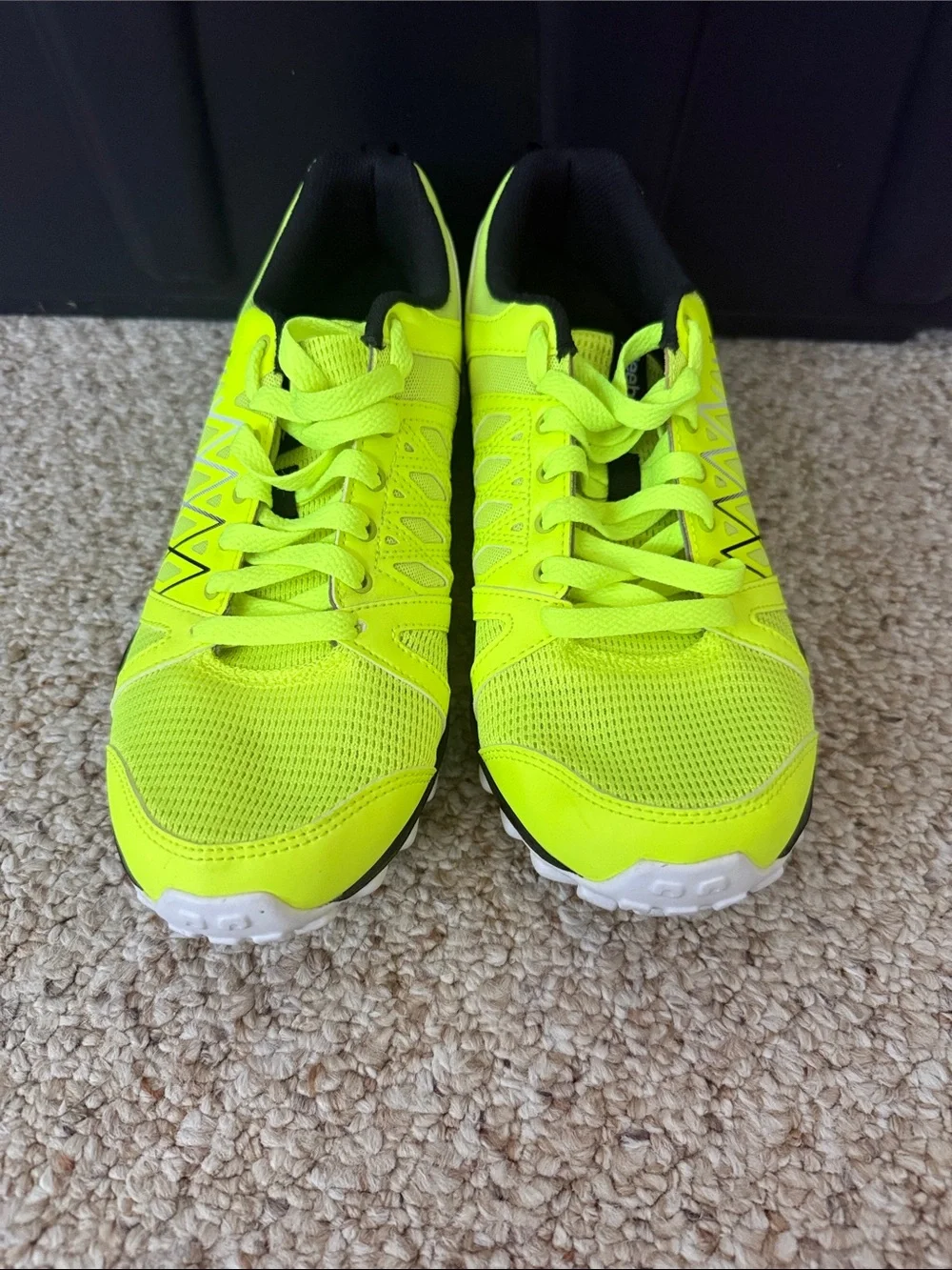 Reebok Men’s Neon Yellow Athletic Running Shoes Size 8